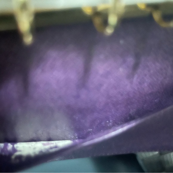 Louis Vuitton small agenda. With some peeling in the pockets. - Picture 3 of 5